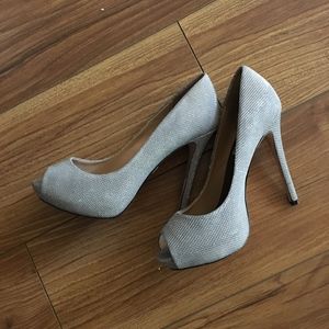 BADGLEY MISCHKA Silver Ponderosa Chain Mesh Pumps